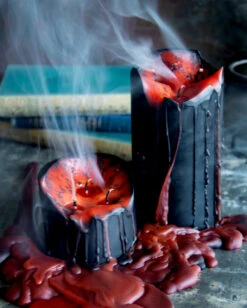Schwarze Stumpenkerze Mit Vampir Blut 15cm -Halloween Lieferungen blutende schwarze vampir stumpenkerze black vampire pillar candle with blood tears 50663 031