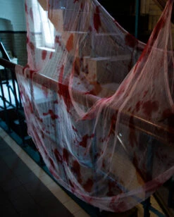 Blutiges Lumpen Tuch & Dekonetz 250x200cm -Halloween Lieferungen blutiges dekonetz halloween und horror freaky fabric deko gaze netz halloween und horror deko 51926